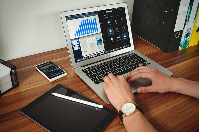 1756009693782356.jpg student-5224082_640.jpg